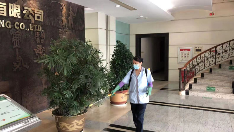 最美物業(yè)人：以廠為家、堅守崗位(圖2)